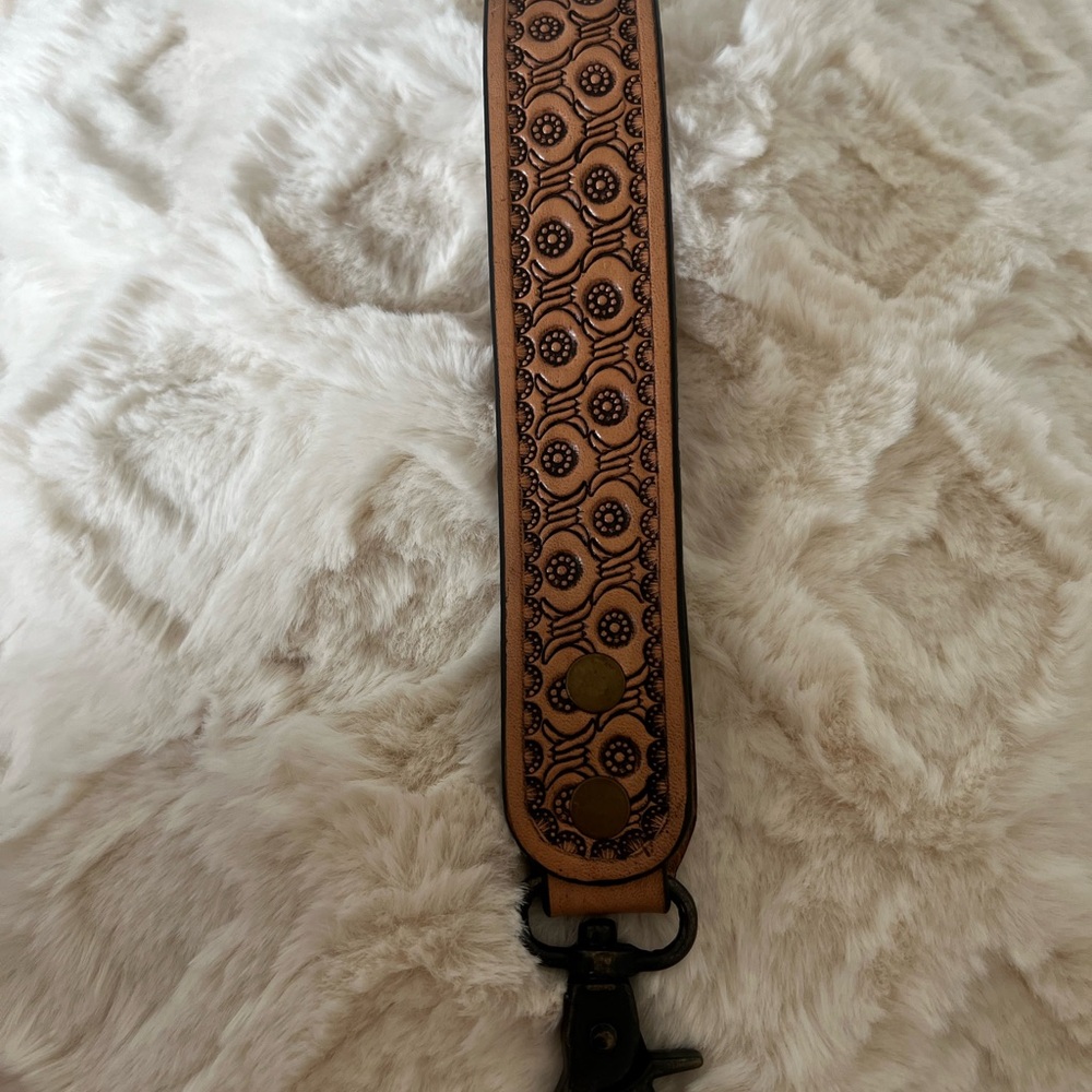 Tooled Leather keychain with Floral Pattern - Tan & Black